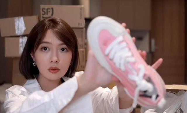 Angelababy|Angelababy闺蜜送麦乐迪6000多的礼物？曝她还把时尚圈资源分给Me