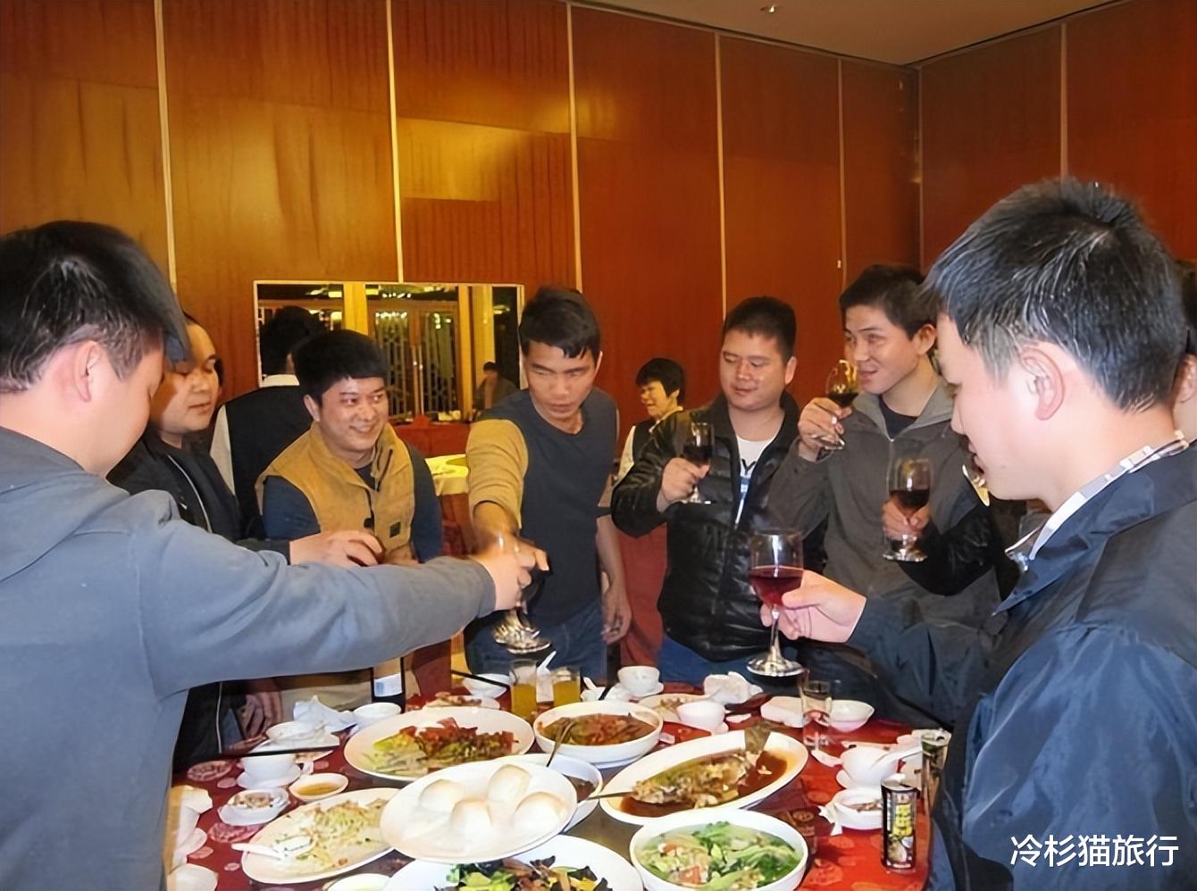 |过来人提醒:遇到职场酒局,牢记这3句“敬酒词”,让人高看一眼