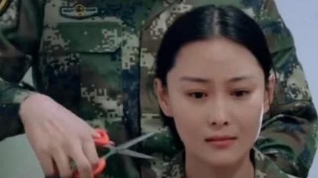 张馨予|何捷把张馨予当女儿宠!他手机里全是她照片,叫她“小孩”太甜蜜