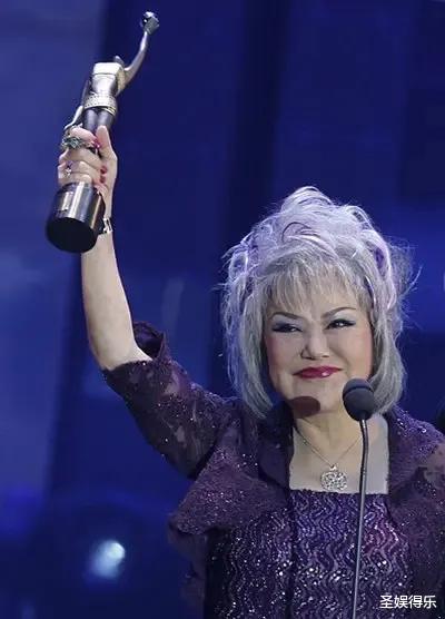 李小龙|曾是李小龙的挚爱，晚年陷入“整容”风波，被观众吐槽“妖婆”