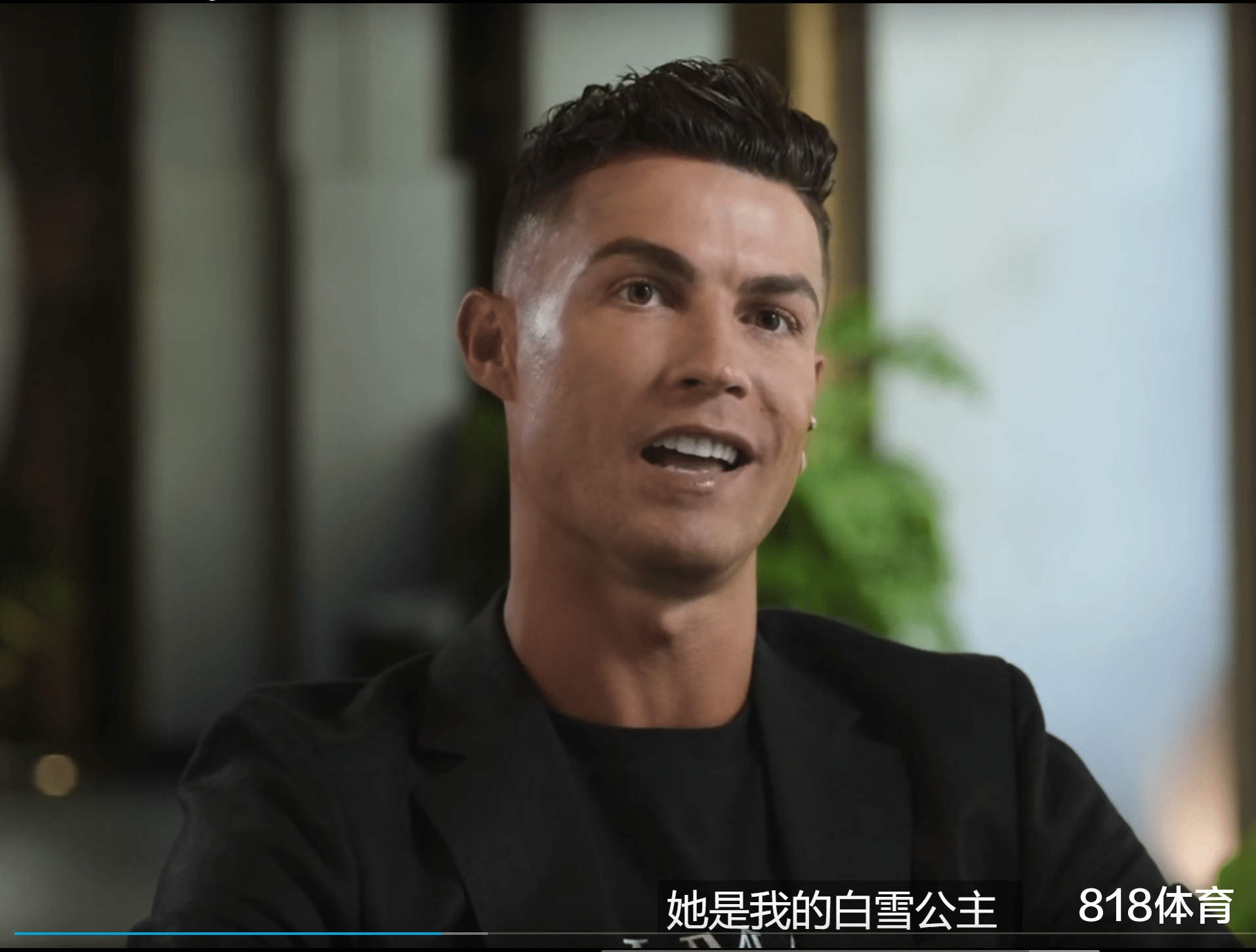 C罗|凡尔赛! 乔治娜: C罗开布加迪来Gucci店接我下班 同事们眼睛都绿了