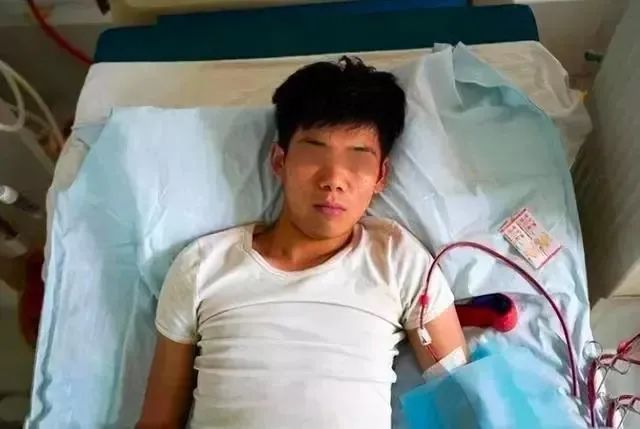 C罗|富婆一天7个“男公关”，细节曝光毁三观：太容易钱，劝你别挣！