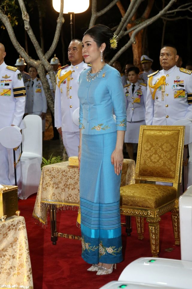 泰国环球小姐选美!佳丽们穿传统泰服亮相好惊艳,比诗妮娜都美