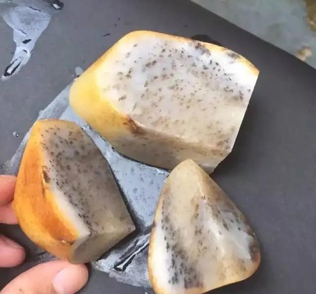 |都说“黄金有价玉无价”，那么，和田玉为什么没有价格标准？