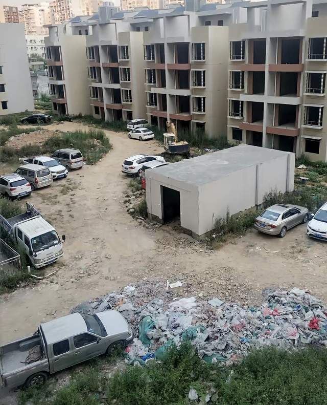 梧州一小区花园变菜园?业主们苦不堪言