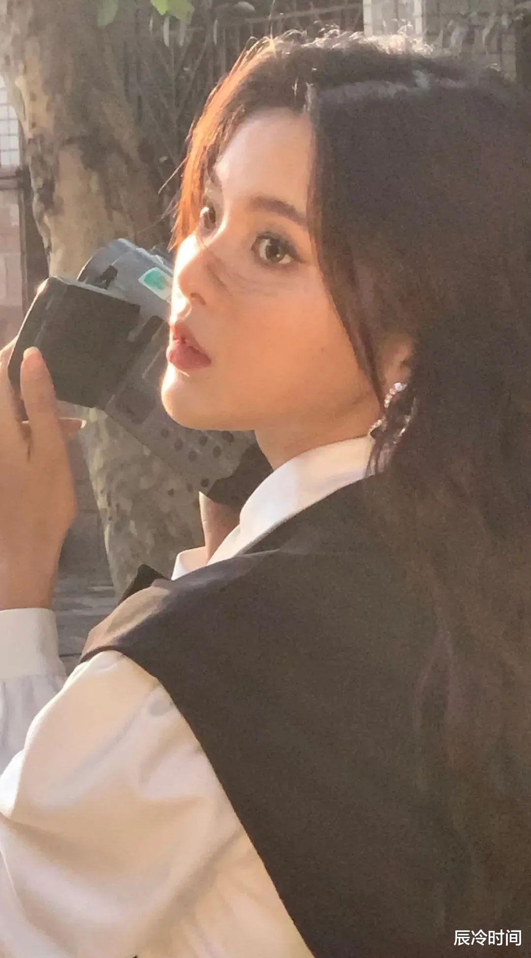 杨超越|从缝纫工到背靠港娱大佬享顶配资源,杨超越的成功玄学仅四个字