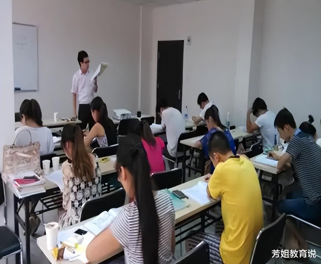 AR|朝阳区公考结果公布，街道城管录取了一位北大女博士，网友：太卷