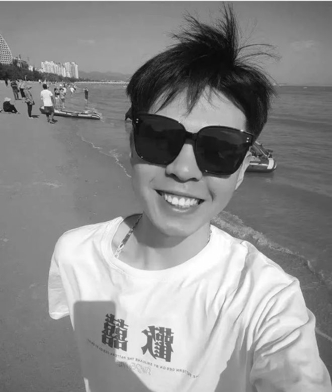 近亲结婚生3个“猴娃”,她在山墙上请人写15个字感谢政府