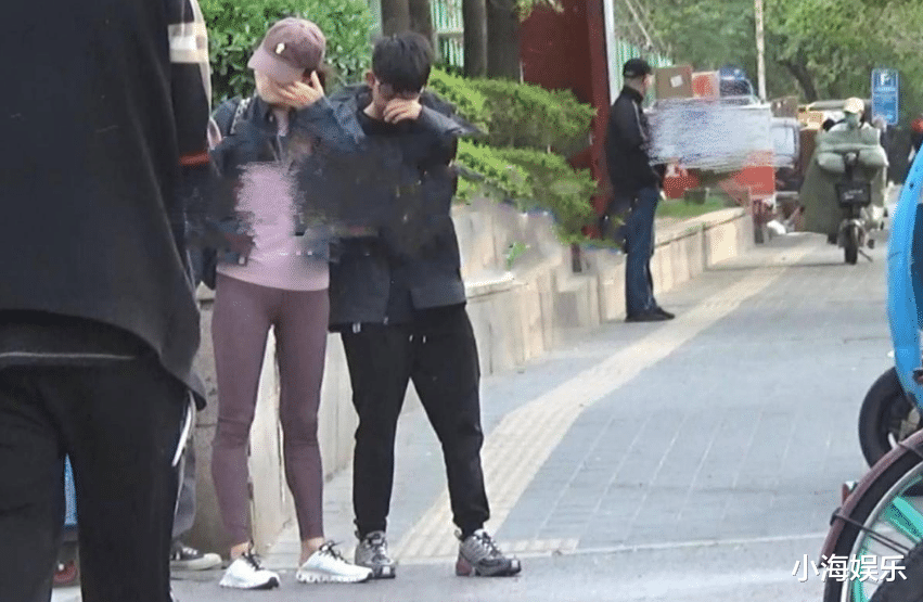 白百何|白百合带大儿子逛街被拍，小腹隆起疑怀三胎，新老公是知名导演