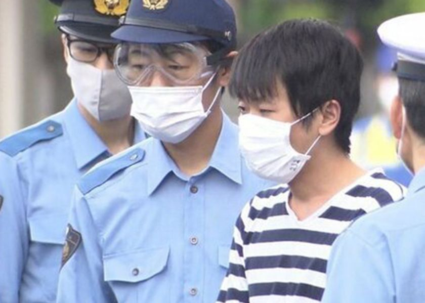 23岁女友提出分手, 已婚男子用刀刺杀对方, 想把自己名字烙在她身上!
