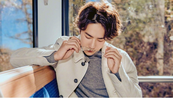 王一博|王一博给我的感觉就是,自我认知清楚且清醒,聪明且反应快