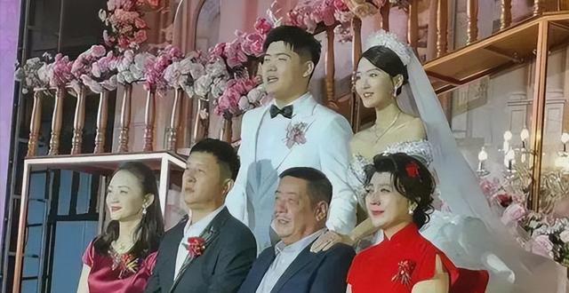 Angelababy|闫学晶:20岁一婚,深得继女喜欢,二婚嫁富豪后,45岁高龄生二胎