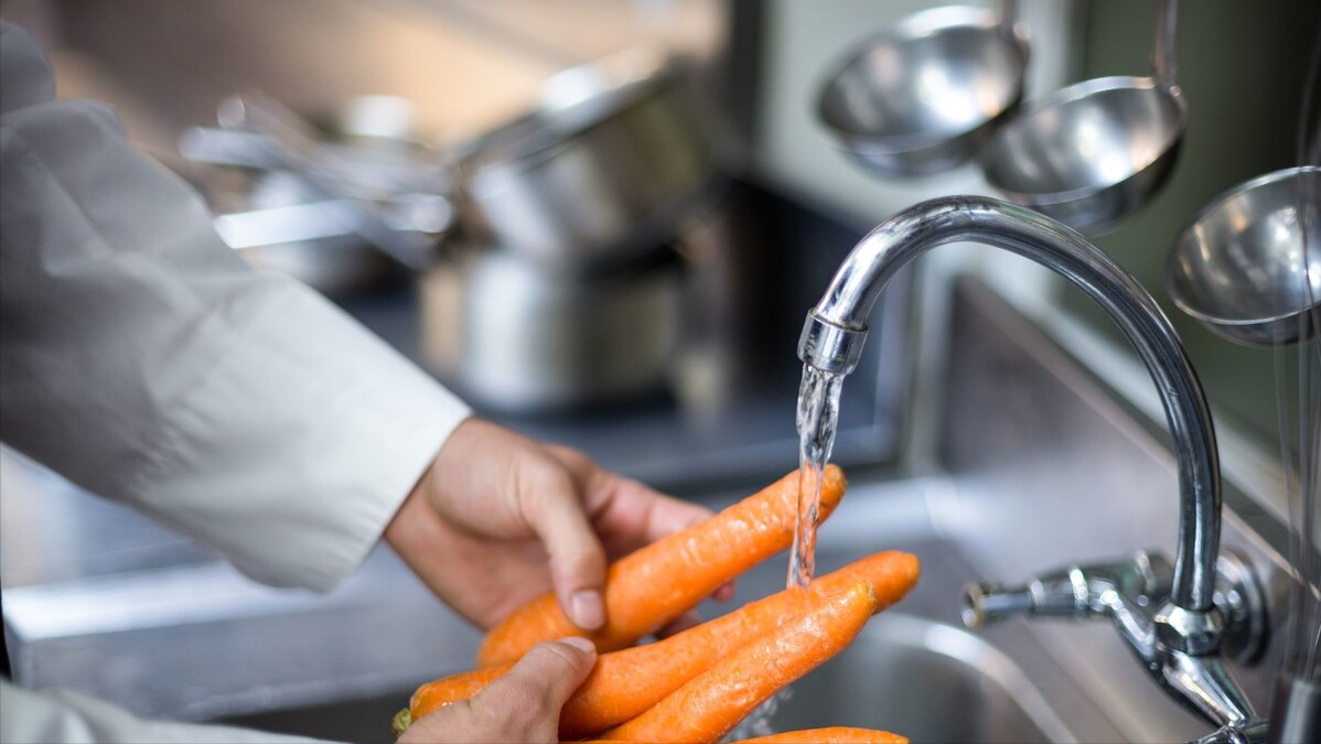 宁波|50岁男人:给65岁大妈做住家保姆,工资10000,却想辞职,没法做