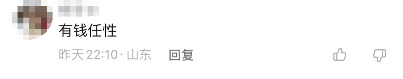 李小萌|央视女主持包3台房车度假！与10岁女儿开心啃大饼，母女俩如复制