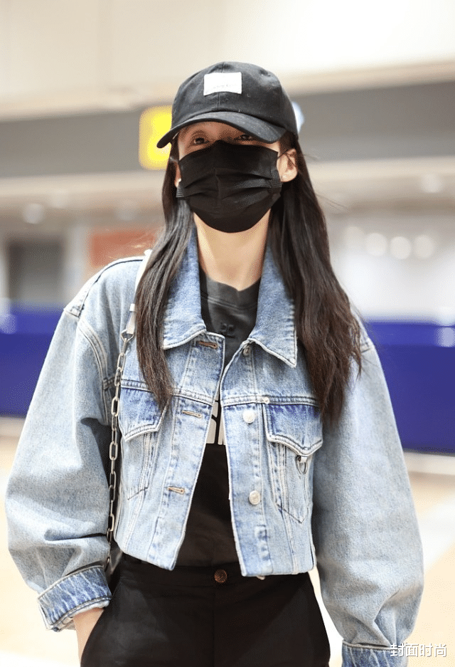 穿衣搭配|李沁穿衣挺“古板”,牛仔夹克大同小异,但下装搭配得挺有个性