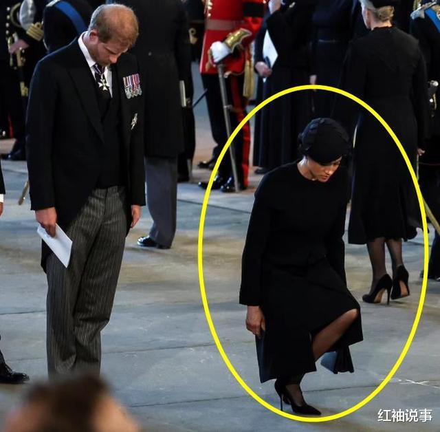 威廉|41岁梅根在国葬上出丑:突然下跪惊呆众人,凯特与威廉扭头就走