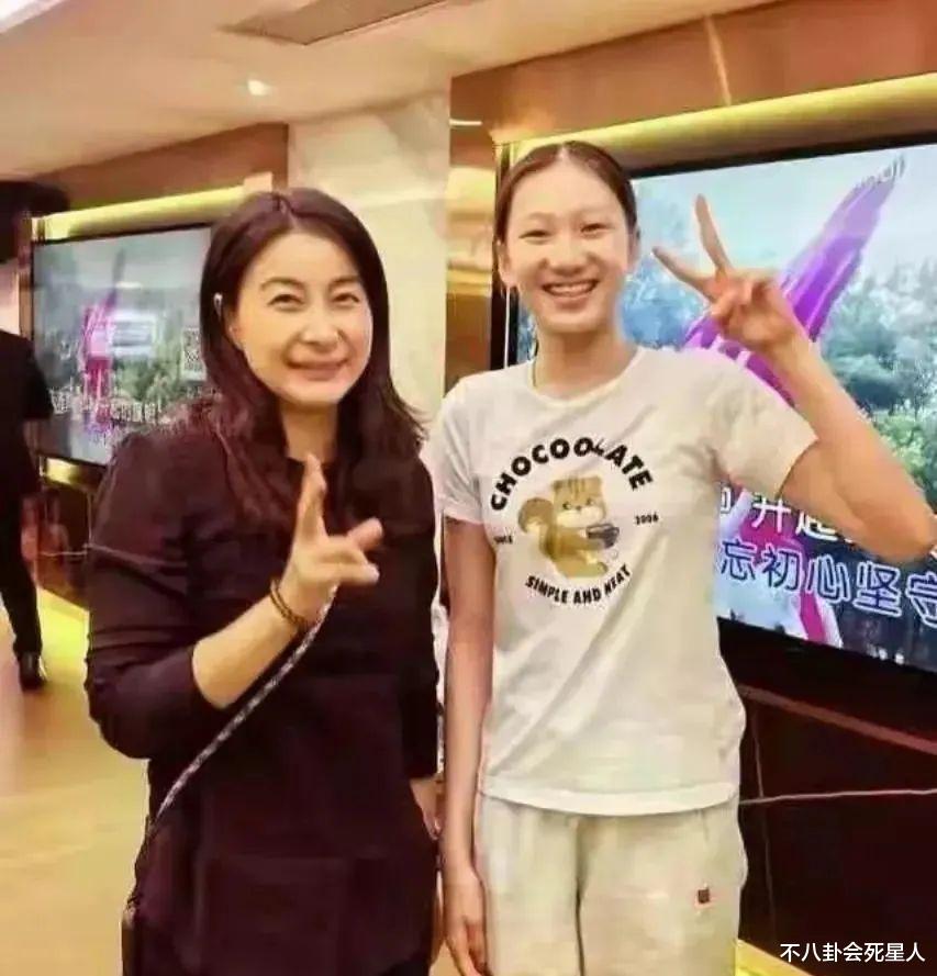 豪宅|8位明星春节暴露豪宅,住2亿豪宅,回农村建别墅,令人大开眼界