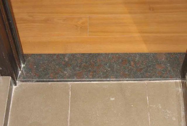 装修万万别再这样安装门槛石,暗指家里漏财,一辈子难翻身。