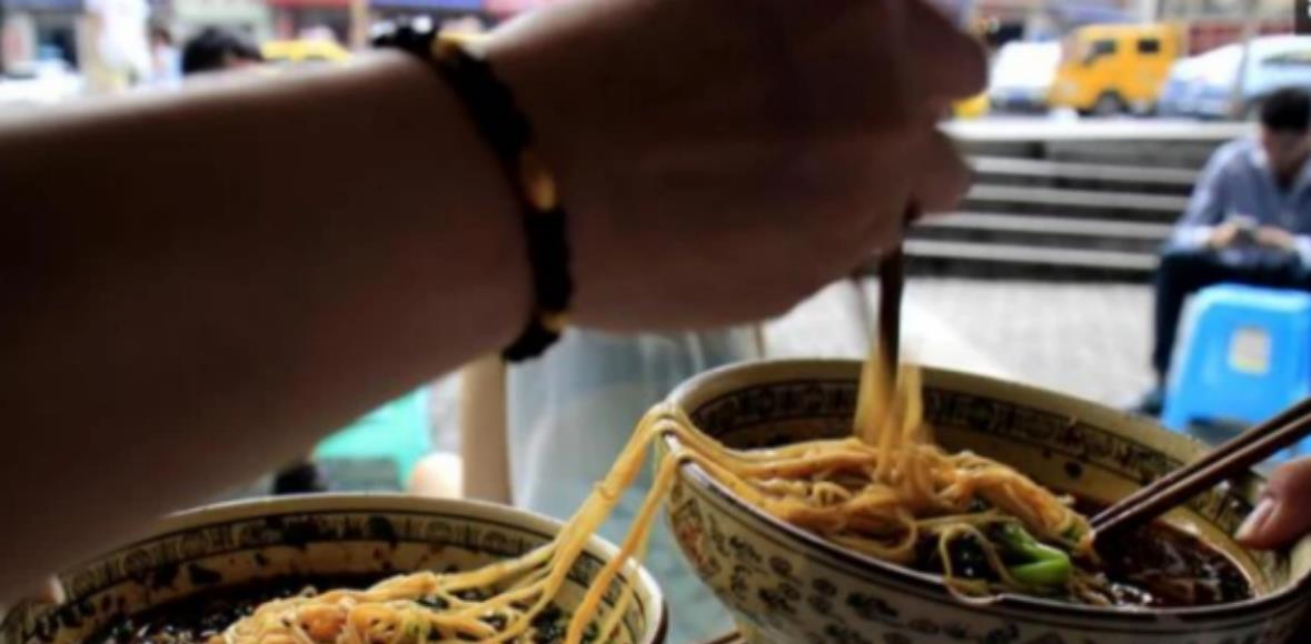 2015年,四川男子入伍体检不合格,举报馄饨店,牵扯出20斤大案