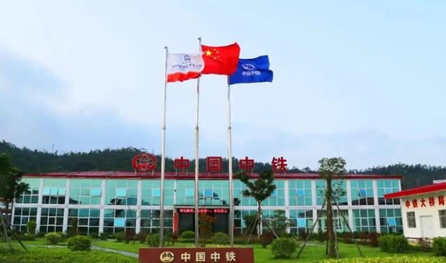 招聘|“中铁22局”招贤纳士,月薪近万且待遇优厚,三类学生占据优势