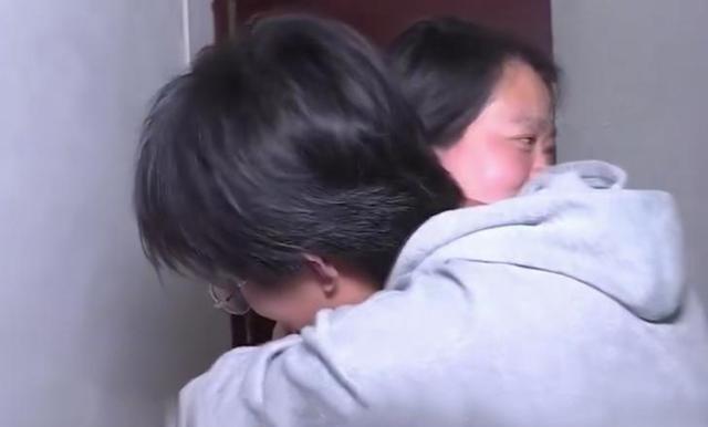丈夫去世,女子改嫁后把儿子的微信删除电话拉黑,声称是生活所迫