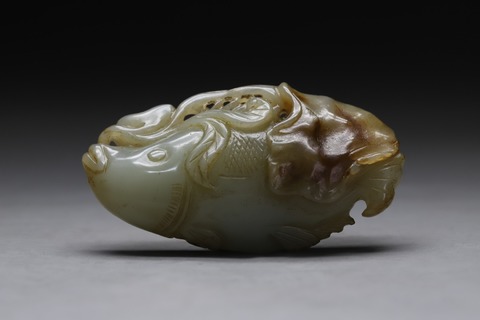 和田玉籽料|舊藏和田玉籽料“年年有鱼”手把件.