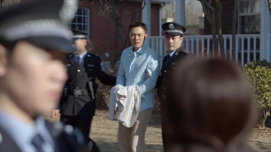 律师|央视力捧、剧迷怒斥，国产职场剧何时能出头？