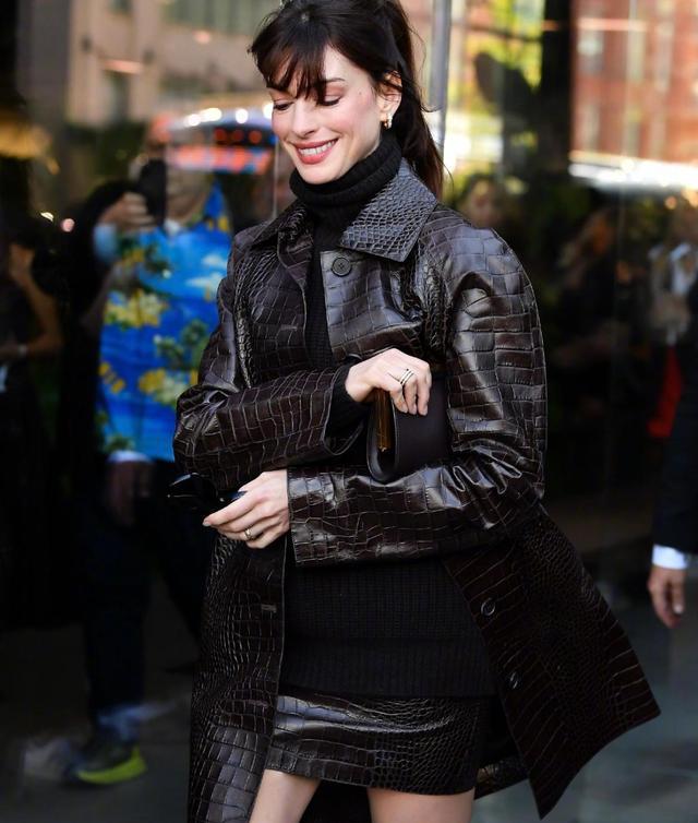 安妮·海瑟薇|三位近40的女明星,一个无比显老,另外两位少说十岁都有人信