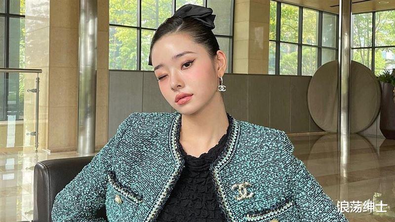 杨幂|不只宋智雅穿假货！杨幂穿假联名遭挖，官方暴怒狠打脸