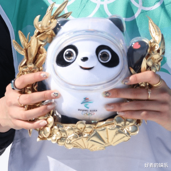 美甲 谷爱凌获金牌后，带火了“五环美甲”，看清图案：跪求同款