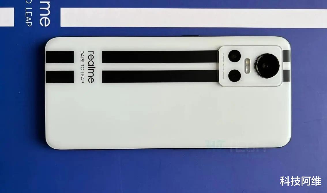 华为鸿蒙系统|从2699元跌至1939元,256GB+天玑8100,150W闪充旗舰降至千元档!