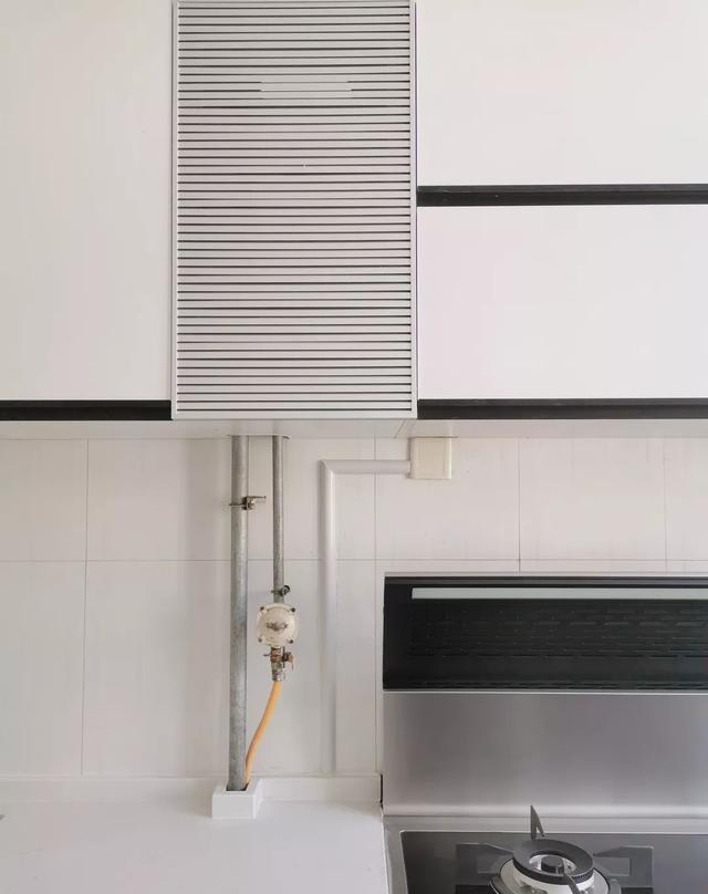 厨房燃气管外露不好看,包起来验收不通过,到底应该怎么做?