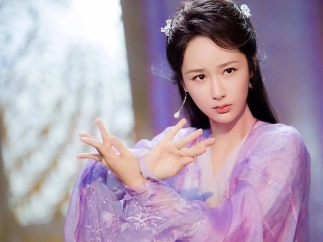 金鹰女神|2年金鹰女神争议再续,杨紫与谭松韵花落谁家,万茜可能落选