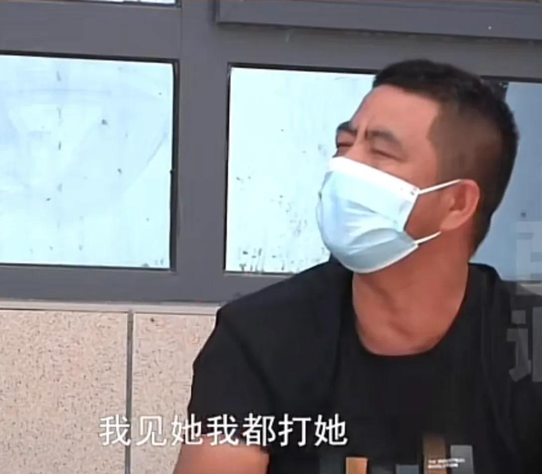 女儿要求父亲归还8万彩礼,却被父亲严厉拒绝:这钱本就给我的