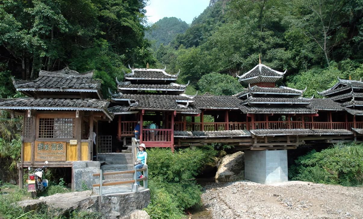 广州市|“出国就像逛菜市场”,我国一处尴尬的国界线,当地人出入无需签证