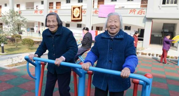 招聘|一天400元,月薪1.2万,但只招50岁以上老人,我妈51岁,敢去吗?