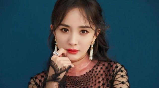 杨幂|杨幂当年高考只考了400多分，难怪会把大伯骂学渣！