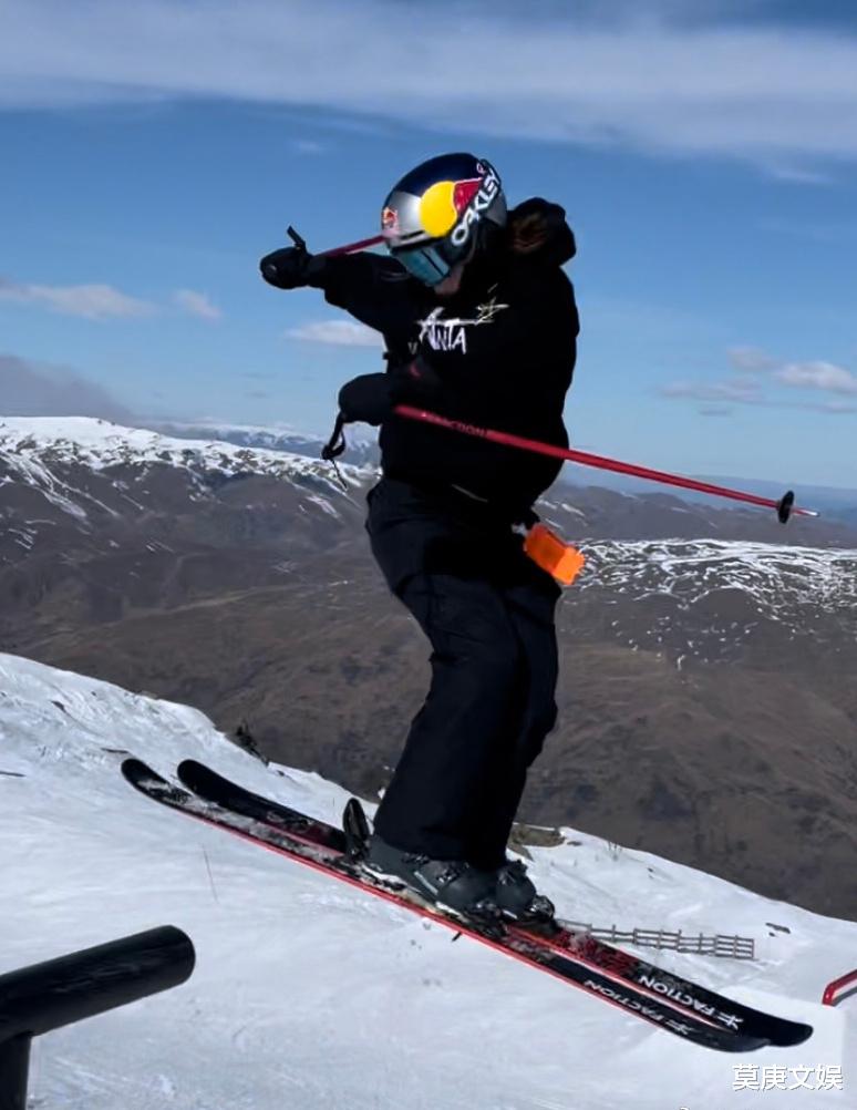 谷爱凌|谷爱凌外国男友风波后首发照，雪山之巅滑雪，满脸通红颜值超高