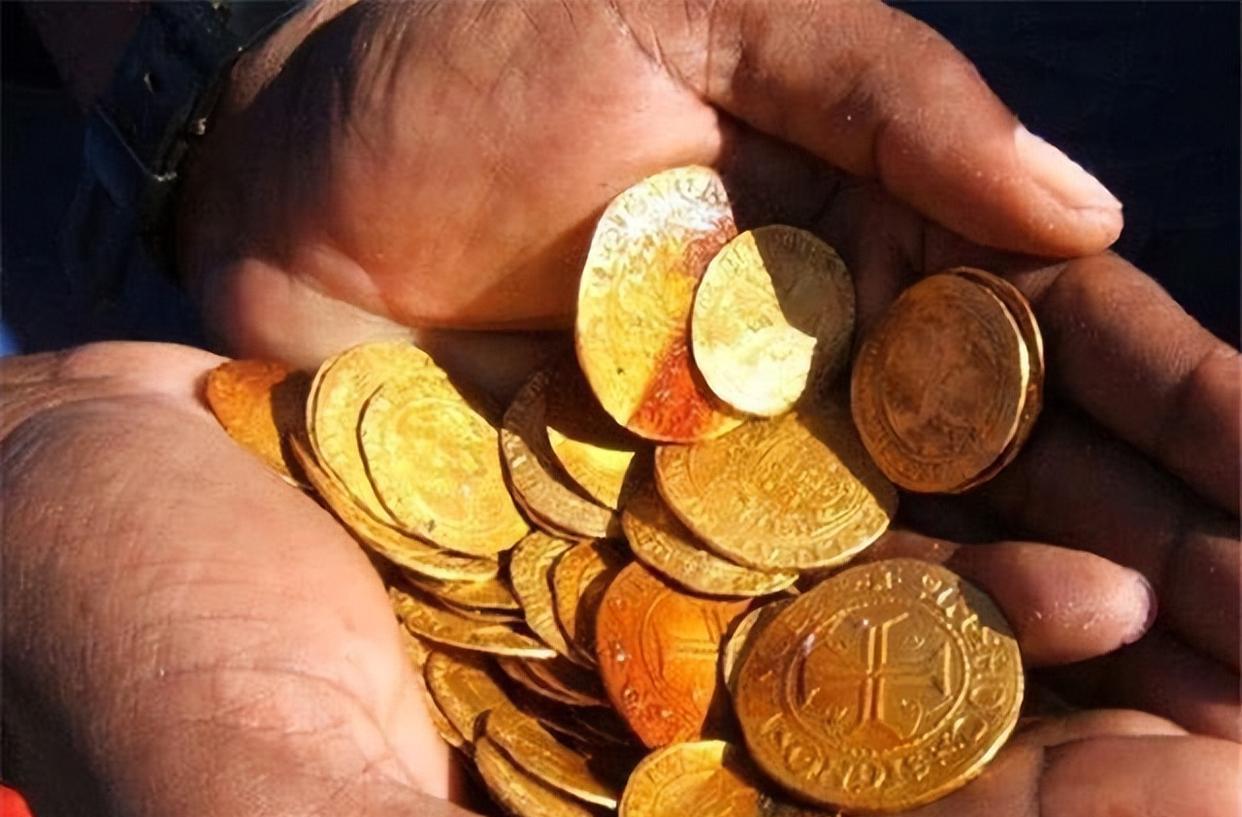 沙漠里发现“沉船”,已有五六百年历史,众多金银炸药从何而来?