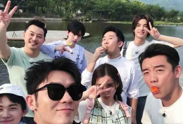 Angelababy|10个月的时间，杨颖完成了一场蜕变，也让我们看清了娱乐圈的虚伪