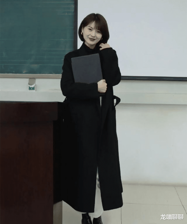 护肤 谁说职场要刻板枯燥，看完这位大学老师的穿搭，谁沉默了？