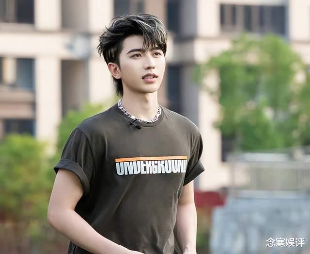 蔡徐坤|蔡徐坤化伤痕妆穿破衣,一改往日花样美男形象,硬汉范十足获好评