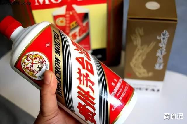 河南土豪带酒赴宴,6人喝光12斤,带走酒瓶却遭“拦截”,为啥?