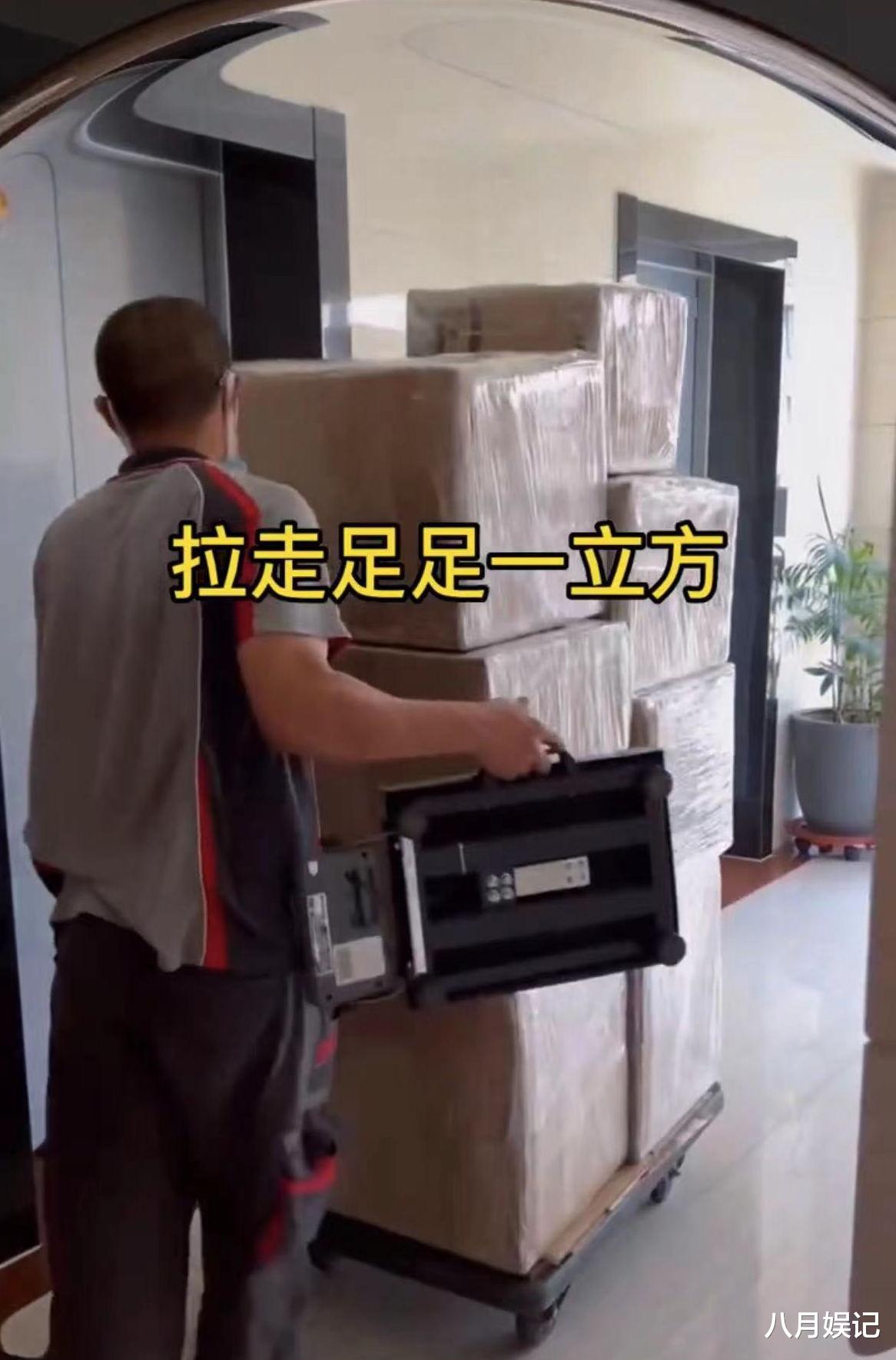 肌肉男|国家一级演员田慧分享泰国日常,与大象亲密接触,49岁仍旧丰满火辣