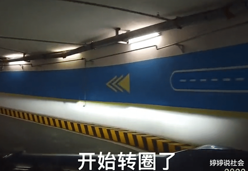 重庆一女子驾车出商场,结果转圈转到怀疑人生:碰上鬼打墙了吗?