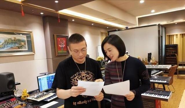 白雪|36岁娶大8岁白雪，开豪车住豪宅成人生赢家，原艺凭什么？