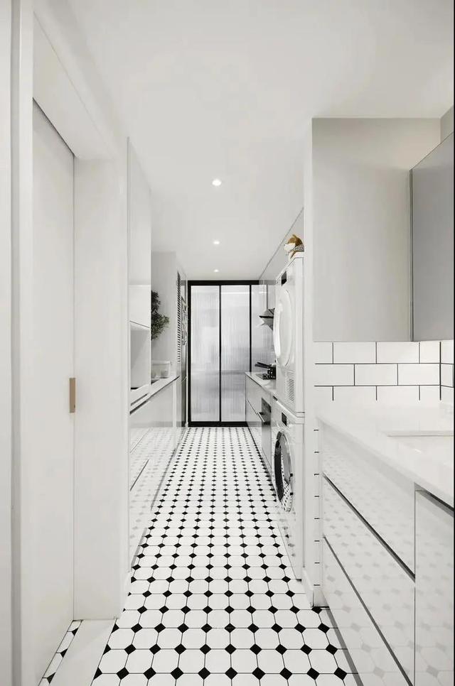 商品房|90后女白领晒出自己的独居生活：全屋简洁又高级，越住越舒服！