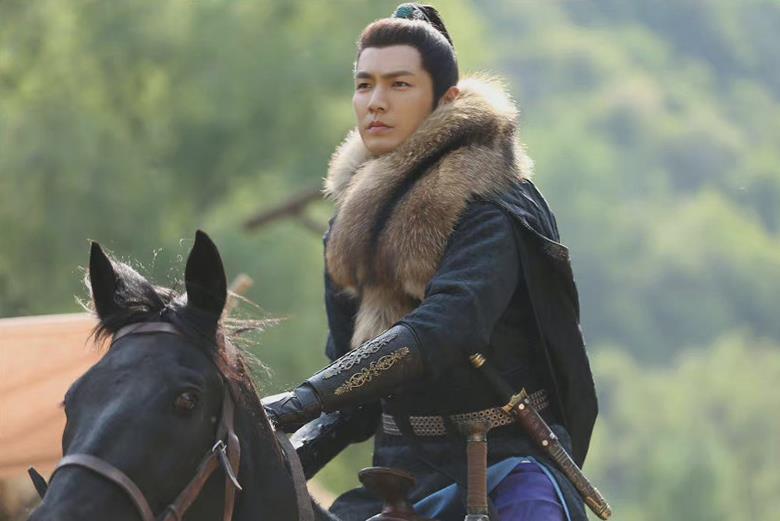 钟汉良|钟汉良再演古偶剧，战神王爷扮相帅出新高度，搭档90后人气小花