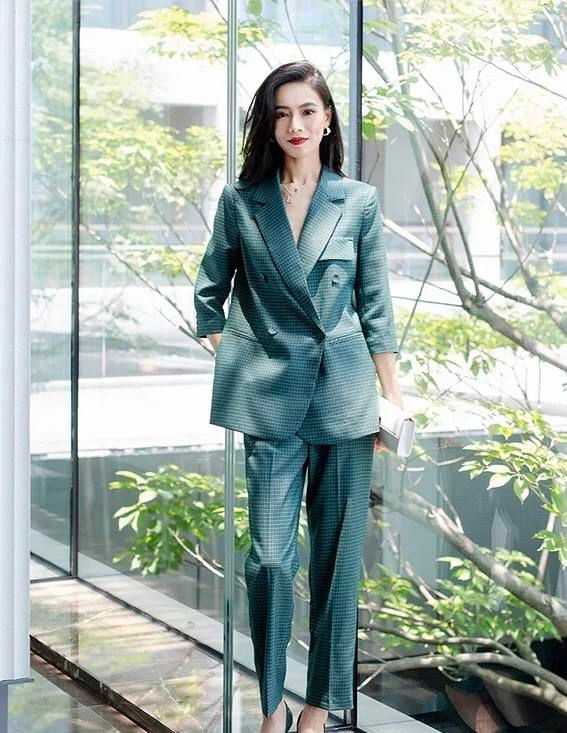 穿衣搭配|职场女性穿衣有段位,从配色上就能分高下,看看你是青铜还是黄金