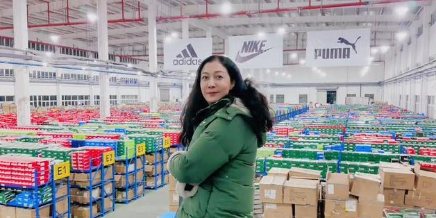 吴绮莉|5年过去了,吴绮莉直播带货,女儿在国外领救济粮